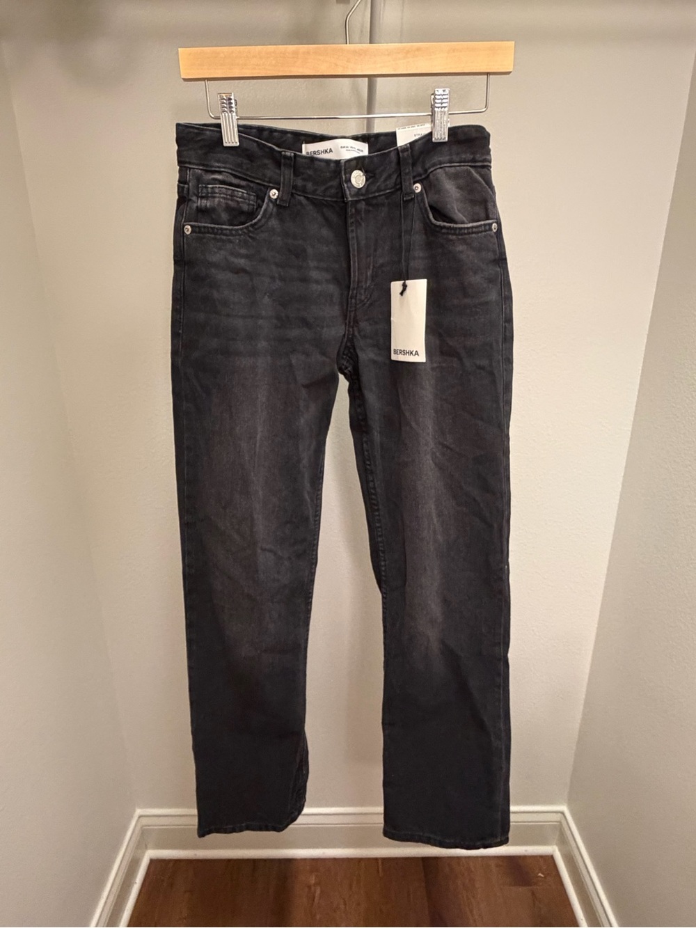 Bershka Straight-Leg Jeans (SIZE 2)